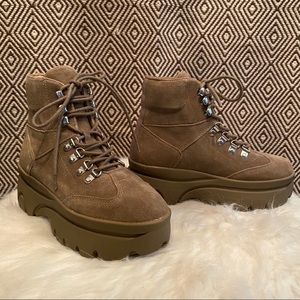 Hiker Boots / Steve Madden / Women’s Size 6